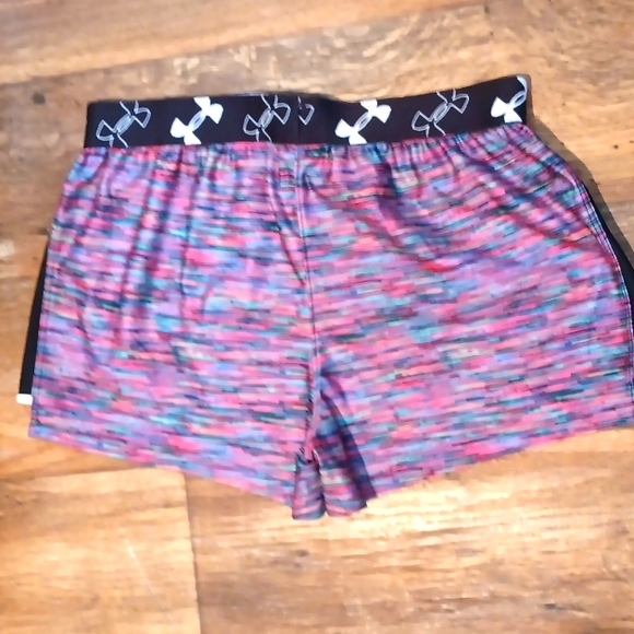 Under Armour YXL girls shorts VGC. - Picture 8 of 10